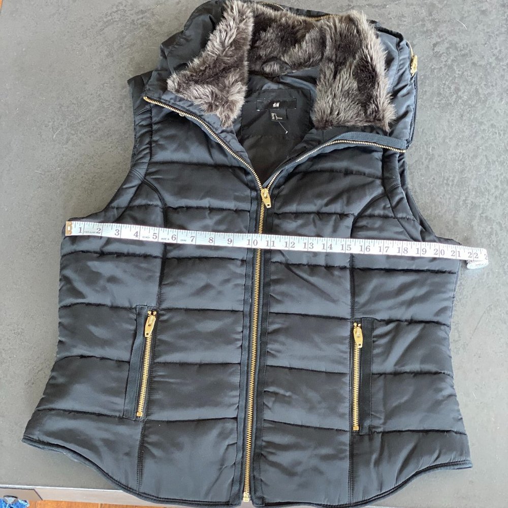On Trend Puffer Faux Fur Trim Black Vest - Size L - NWOT